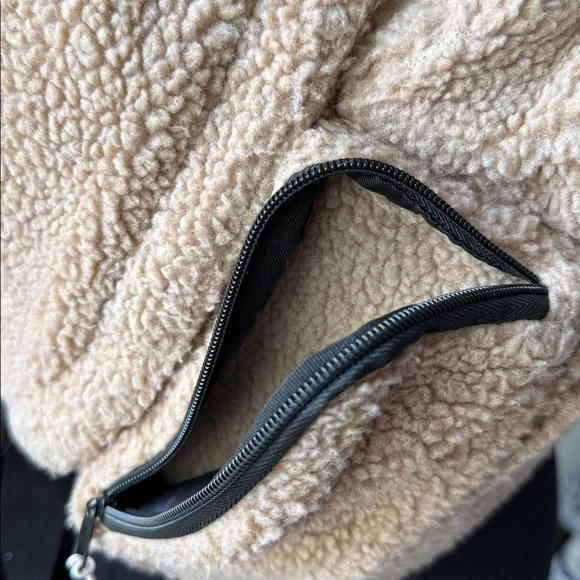 Kavu Fleece Full-size Rope Sling Bag - Picture 4 of 9